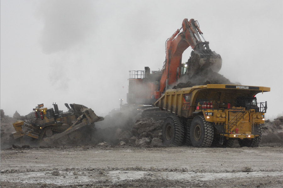 syncrude mining truck